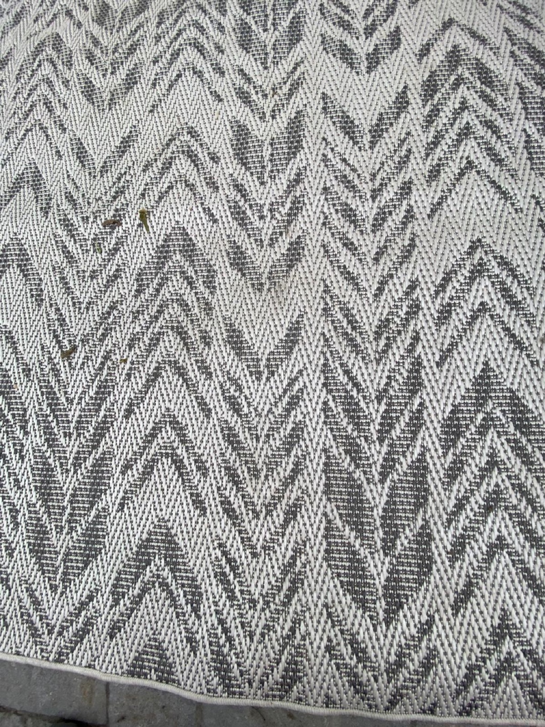 Grey and White Patterned Outdoor Rug - photo 3