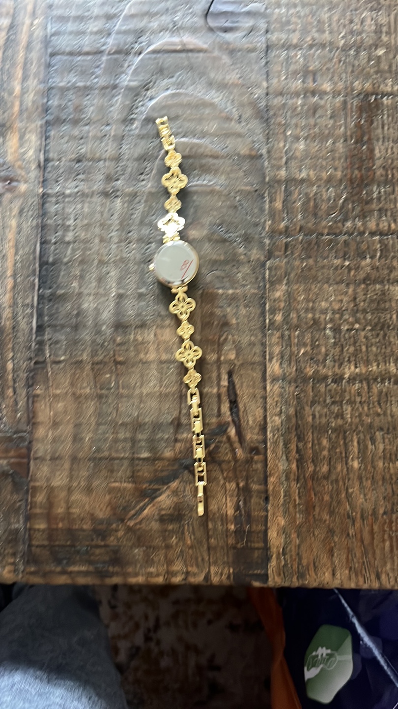 Elegant Gold-Tone Watch - photo 3