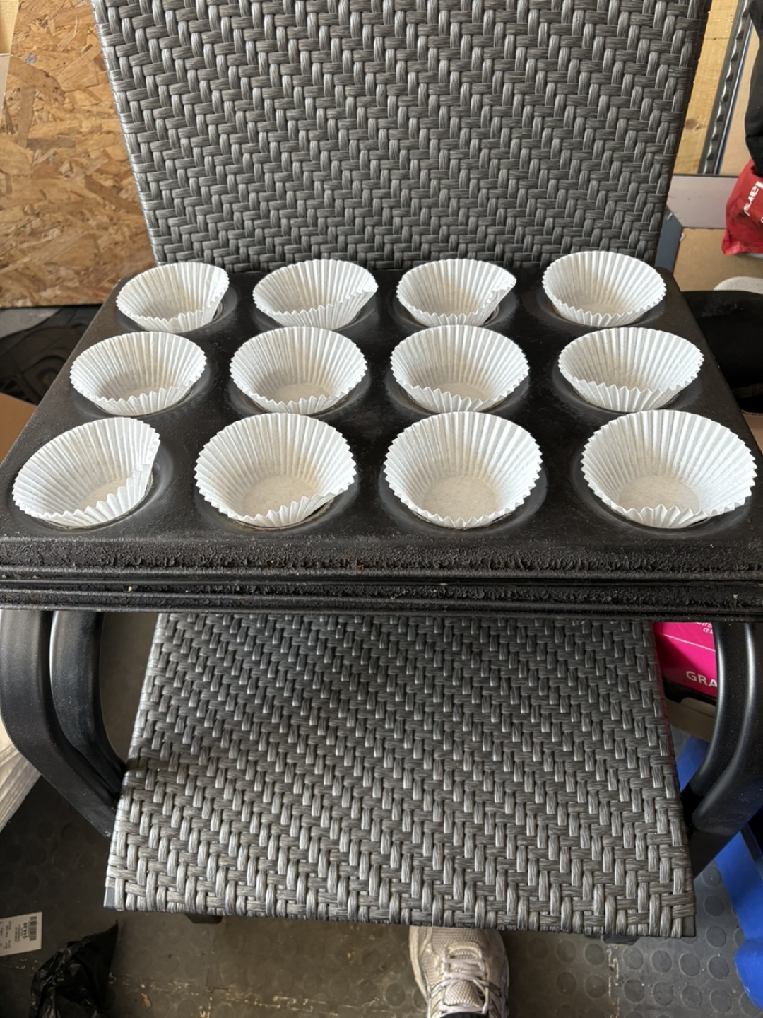 Cupcake Baking Tray with Liners