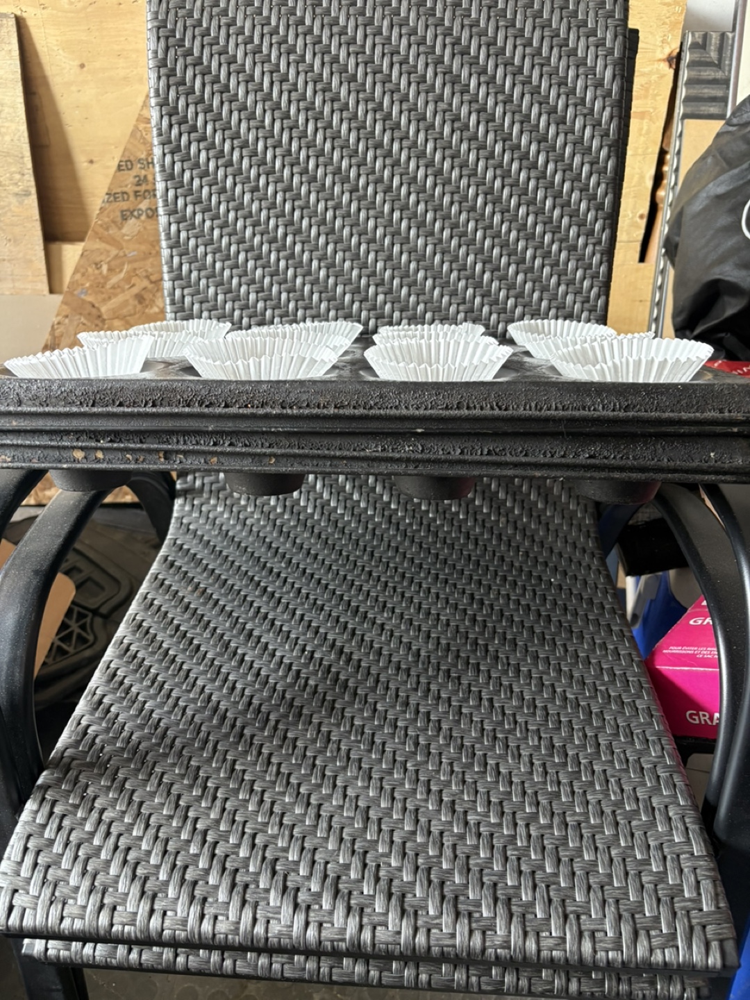 Cupcake Baking Tray with Liners - photo 3