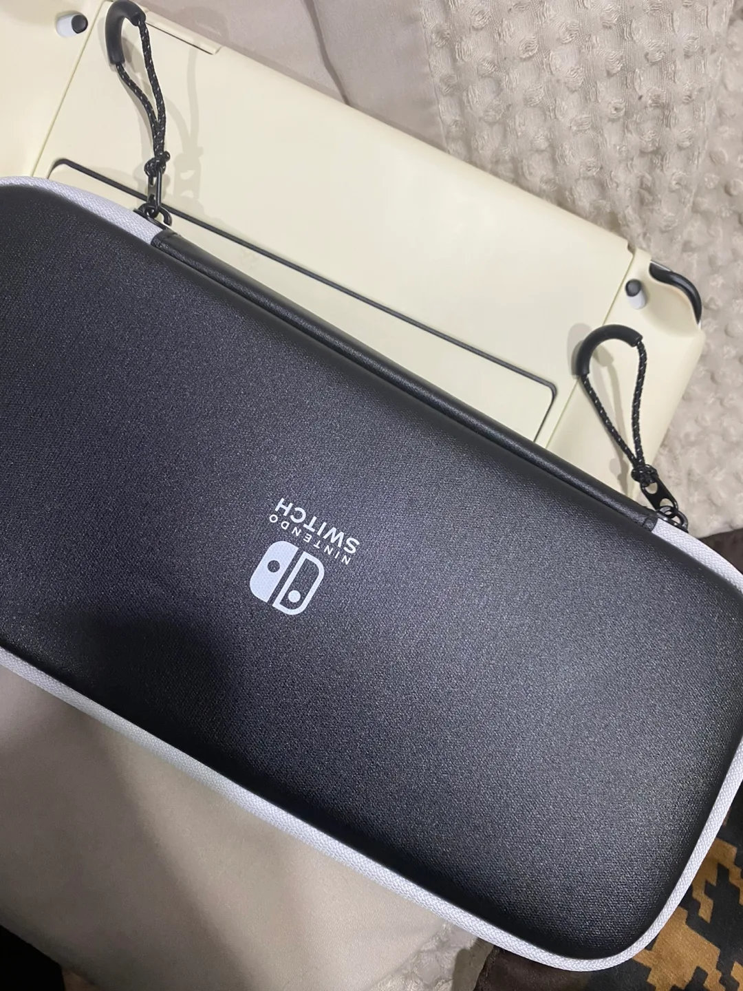 Nintendo Switch Case with Accessories and Memory Card image indicator(4)