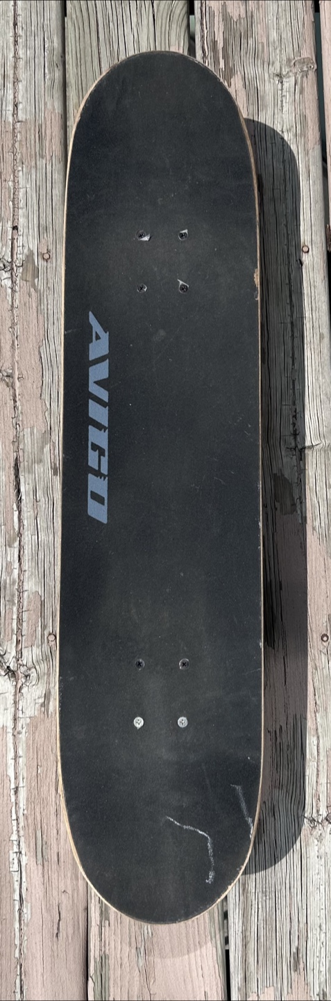 AVIGO Skateboard with Purple Accents