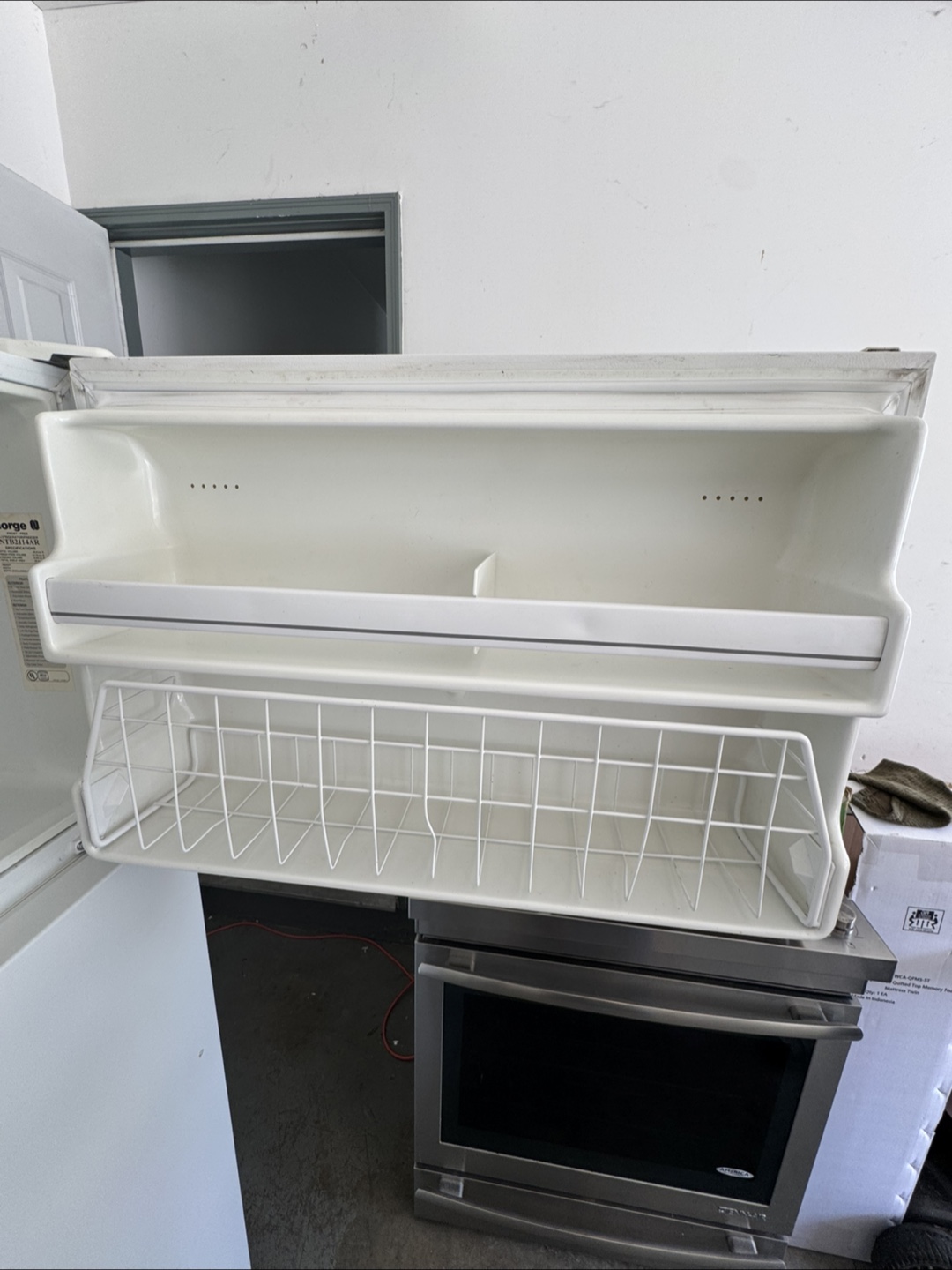 Norge Top/Bottom Refrigerator in working condition - photo 4