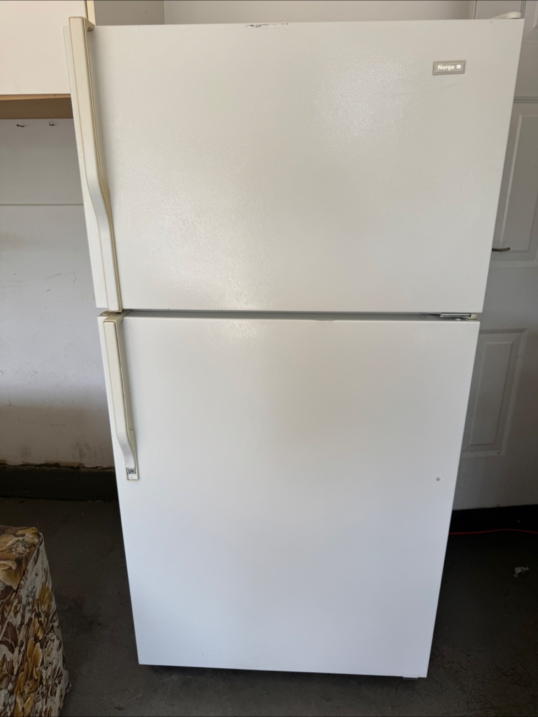 Norge Top/Bottom Refrigerator in working condition - photo 2