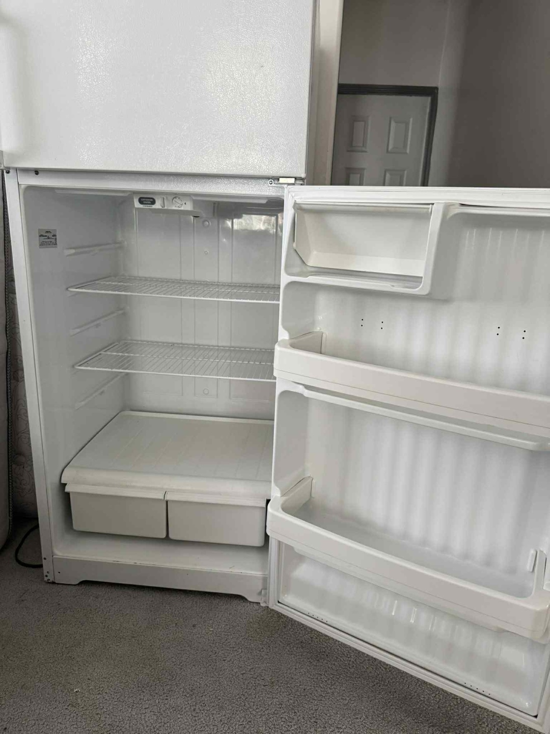 Moffat White Fridge with Freezer in working condition - photo 3