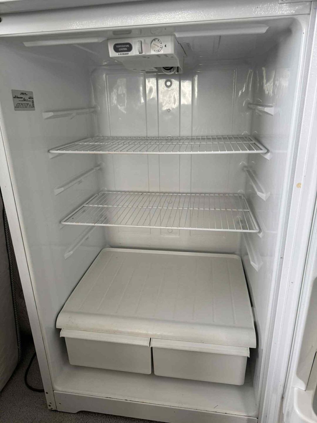 Moffat White Fridge with Freezer in working condition - photo 4