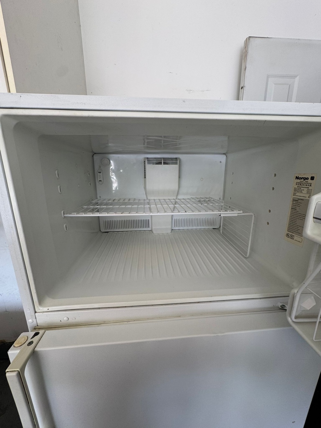 Norge Top Freezer Refrigerator - photo 4