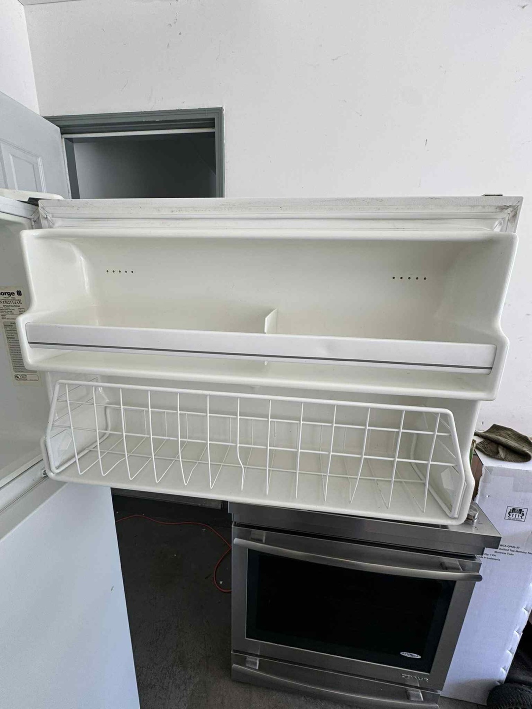 Norge White Refrigerator in working condition - photo 3