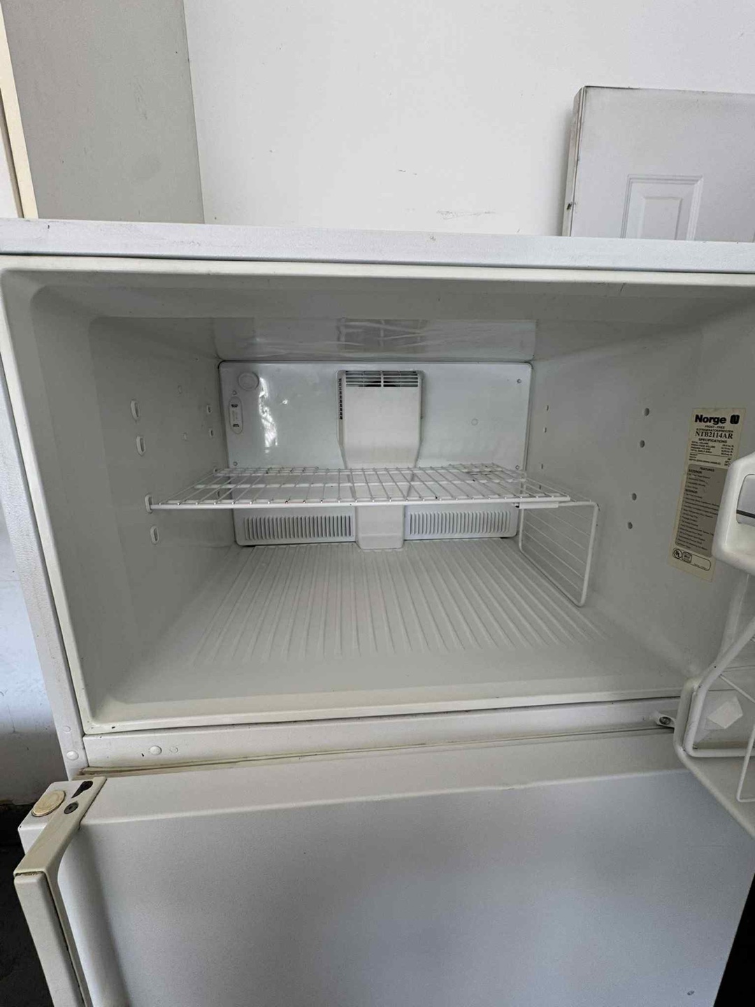 Norge White Refrigerator in working condition - photo 4