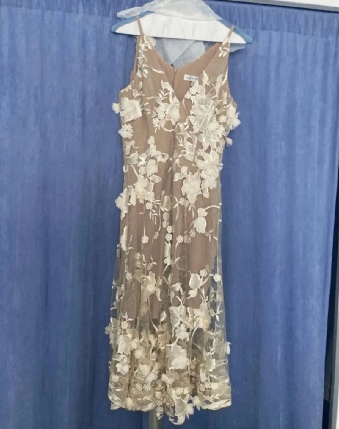 Gorgeous Floral Embroidered Dress size M worn once, dry cleaned image indicator(3)