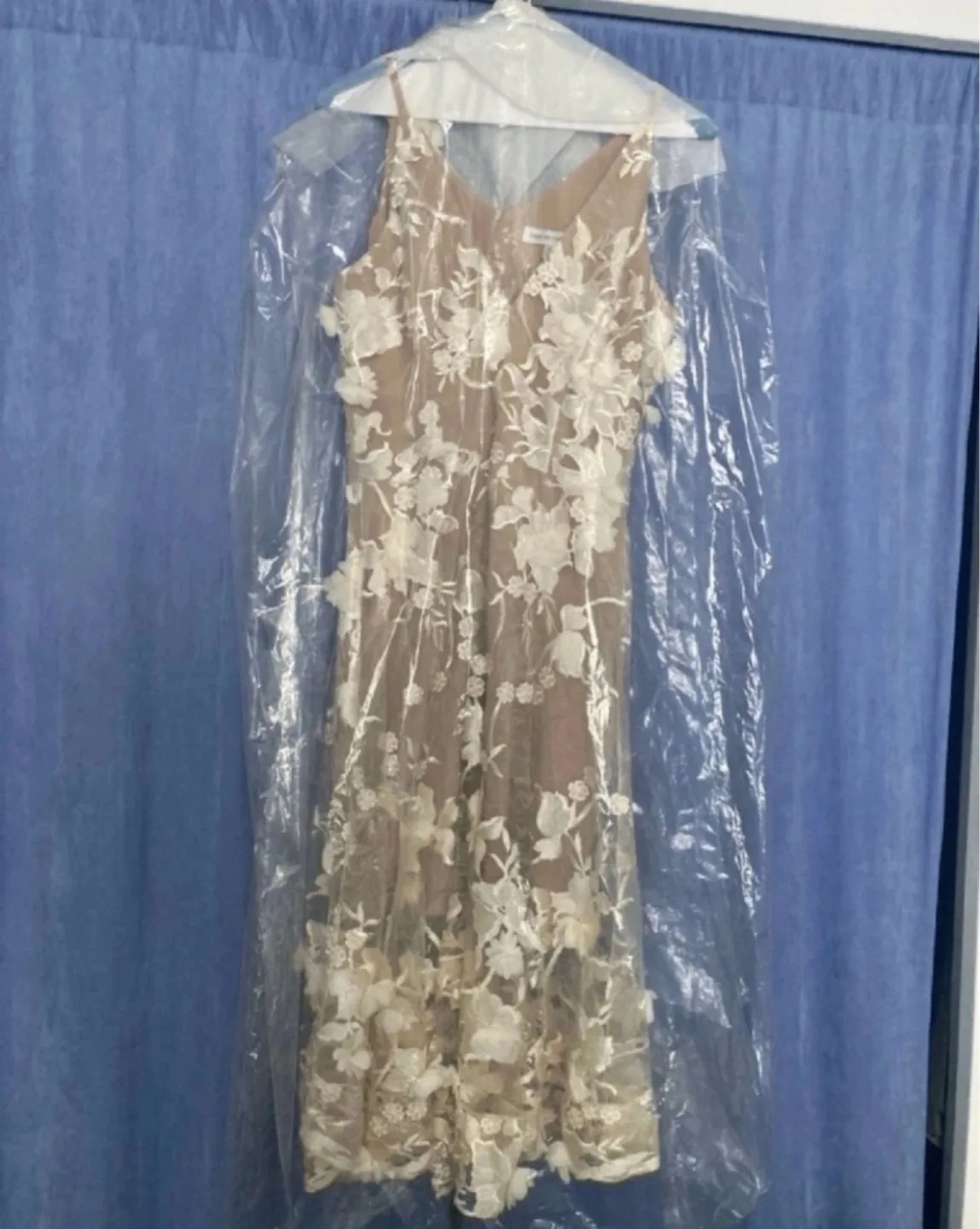 Gorgeous Floral Embroidered Dress size M worn once, dry cleaned image indicator(5)