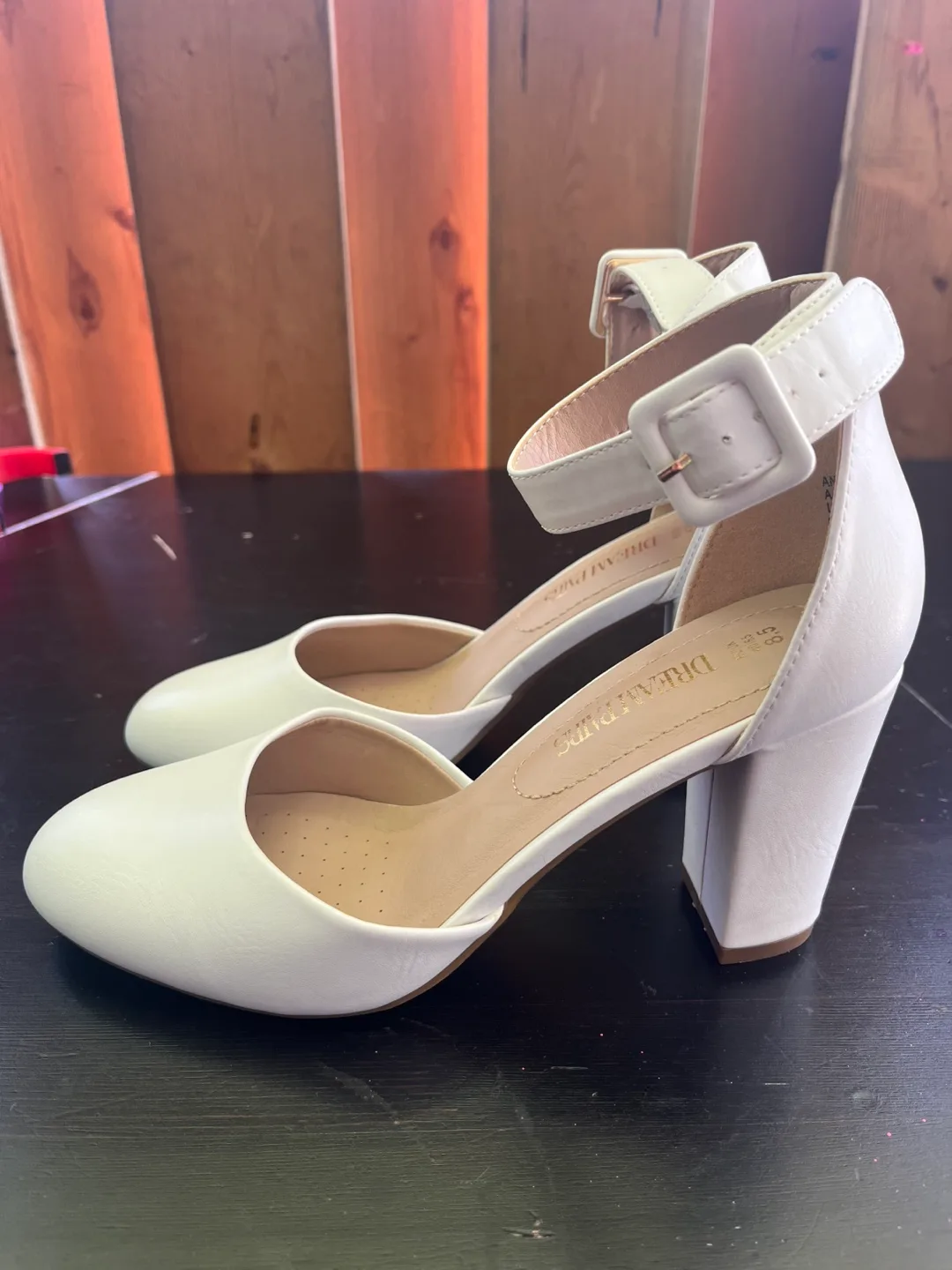 Dream Pairs White Heels, Size 8.5 image indicator(2)