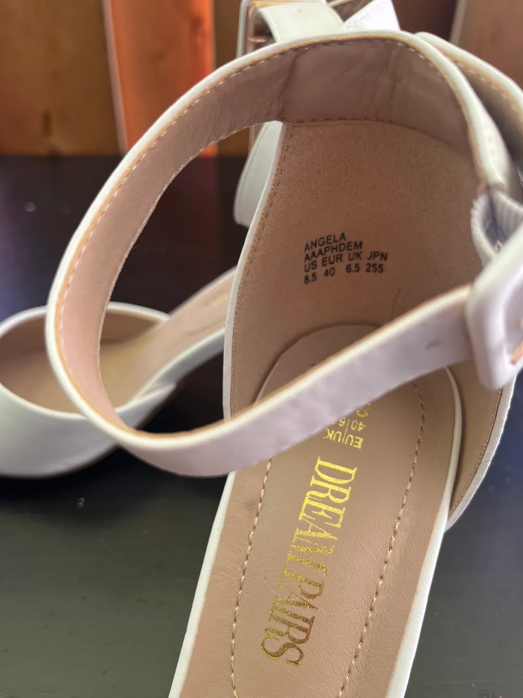 Dream Pairs White Heels, Size 8.5 image indicator(3)