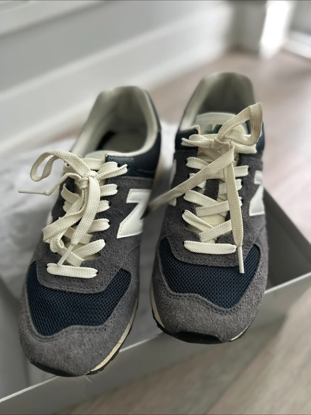 New Balance Sneakers, US 6 thumbnail