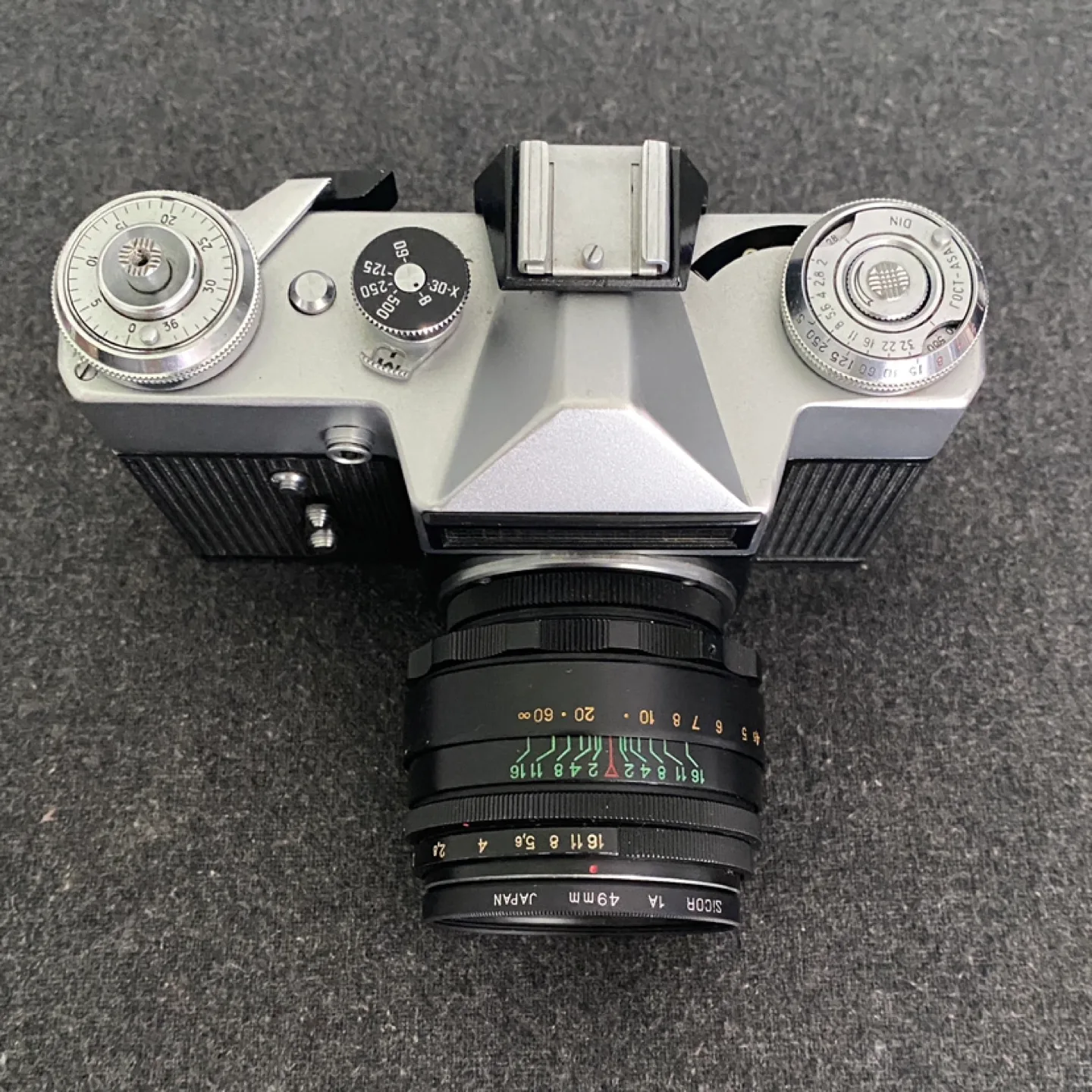 Zenit-E 35mm Film SLR + Helios-44-2 58mm f/2 + 200mm f/3.5 Lens image indicator(2)