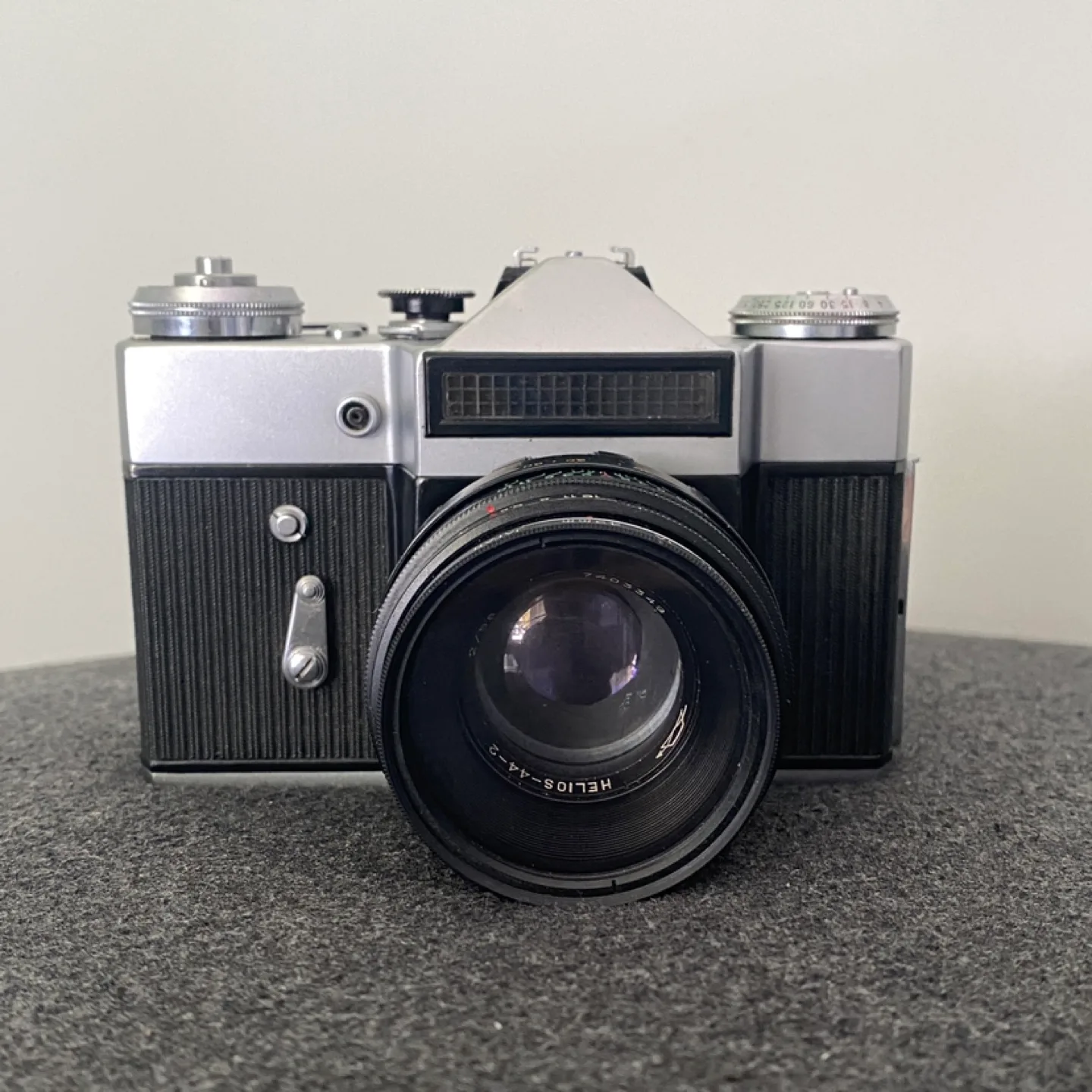 Zenit-E 35mm Film SLR + Helios-44-2 58mm f/2 + 200mm f/3.5 Lens thumbnail