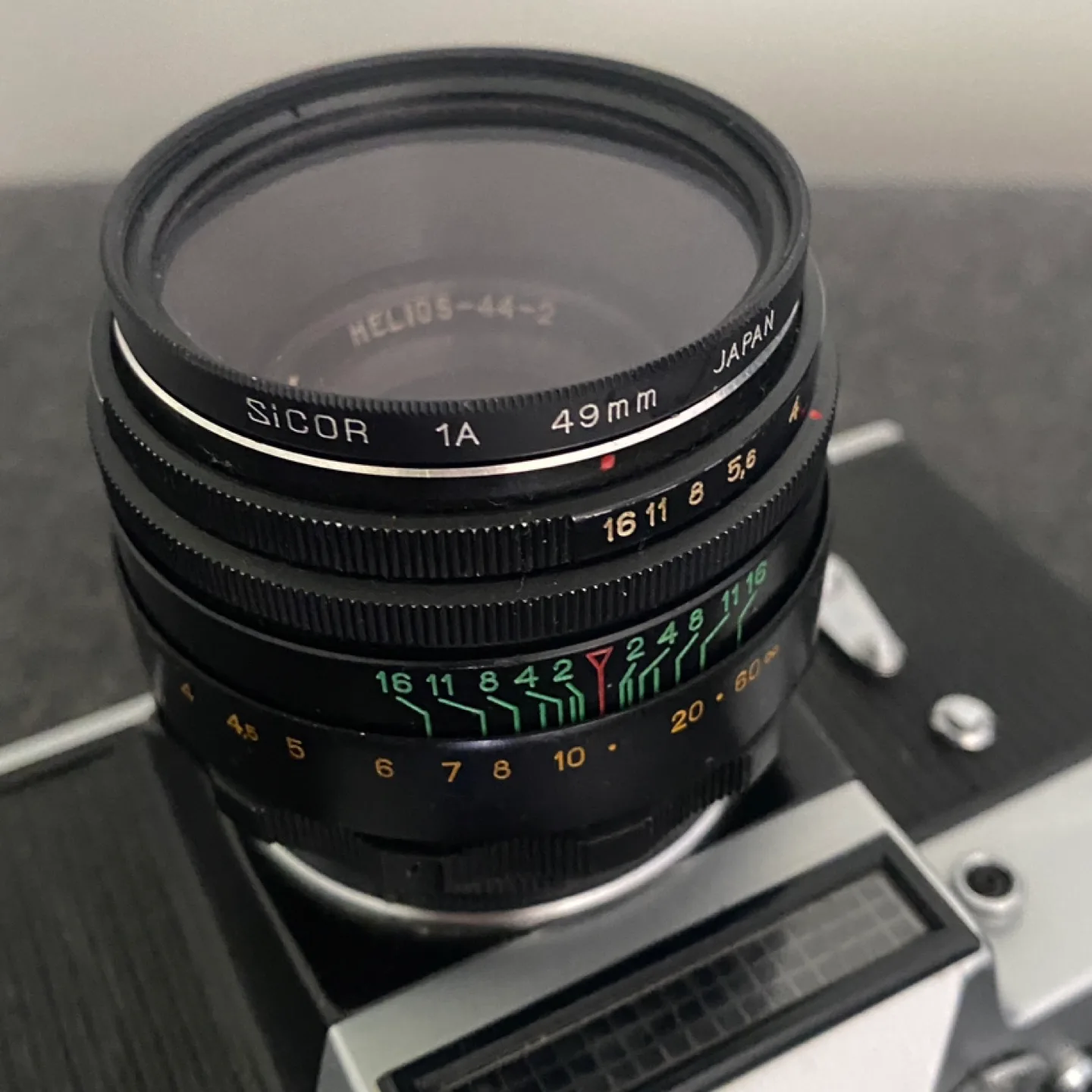 Zenit-E 35mm Film SLR + Helios-44-2 58mm f/2 + 200mm f/3.5 Lens image indicator(3)