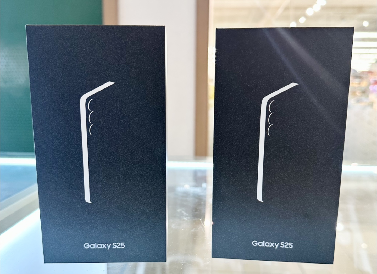 Samsung Galaxy S25 128 GB sealed brand new phone