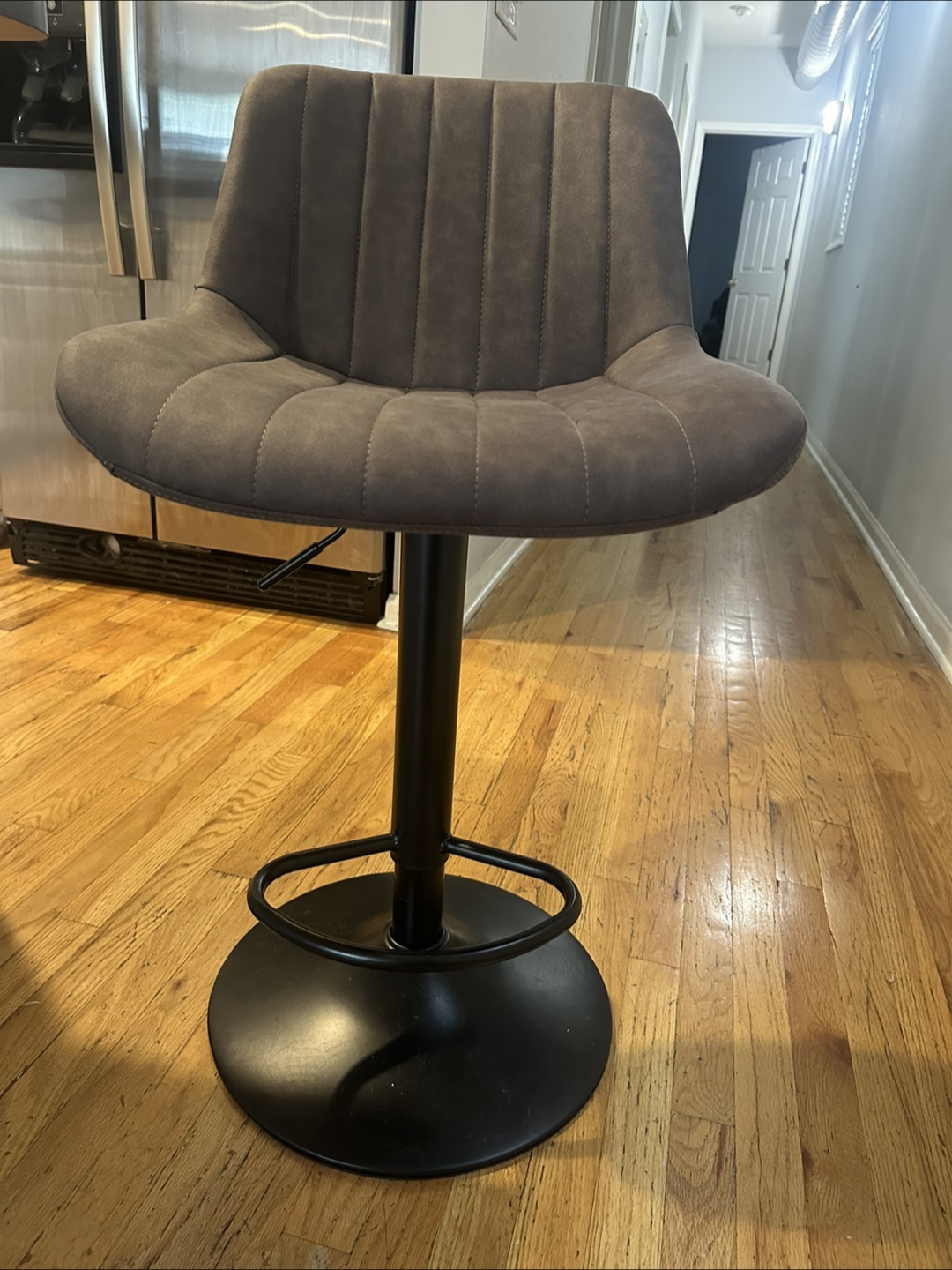 Swivel Bar Stools - photo 2