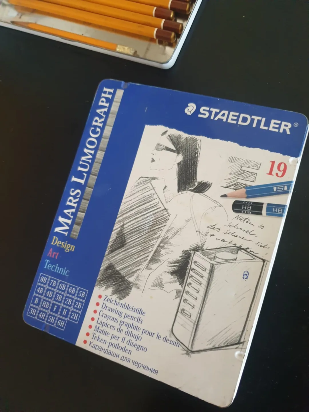 Art Pencils and Colored Pencils Sets image indicator(4)