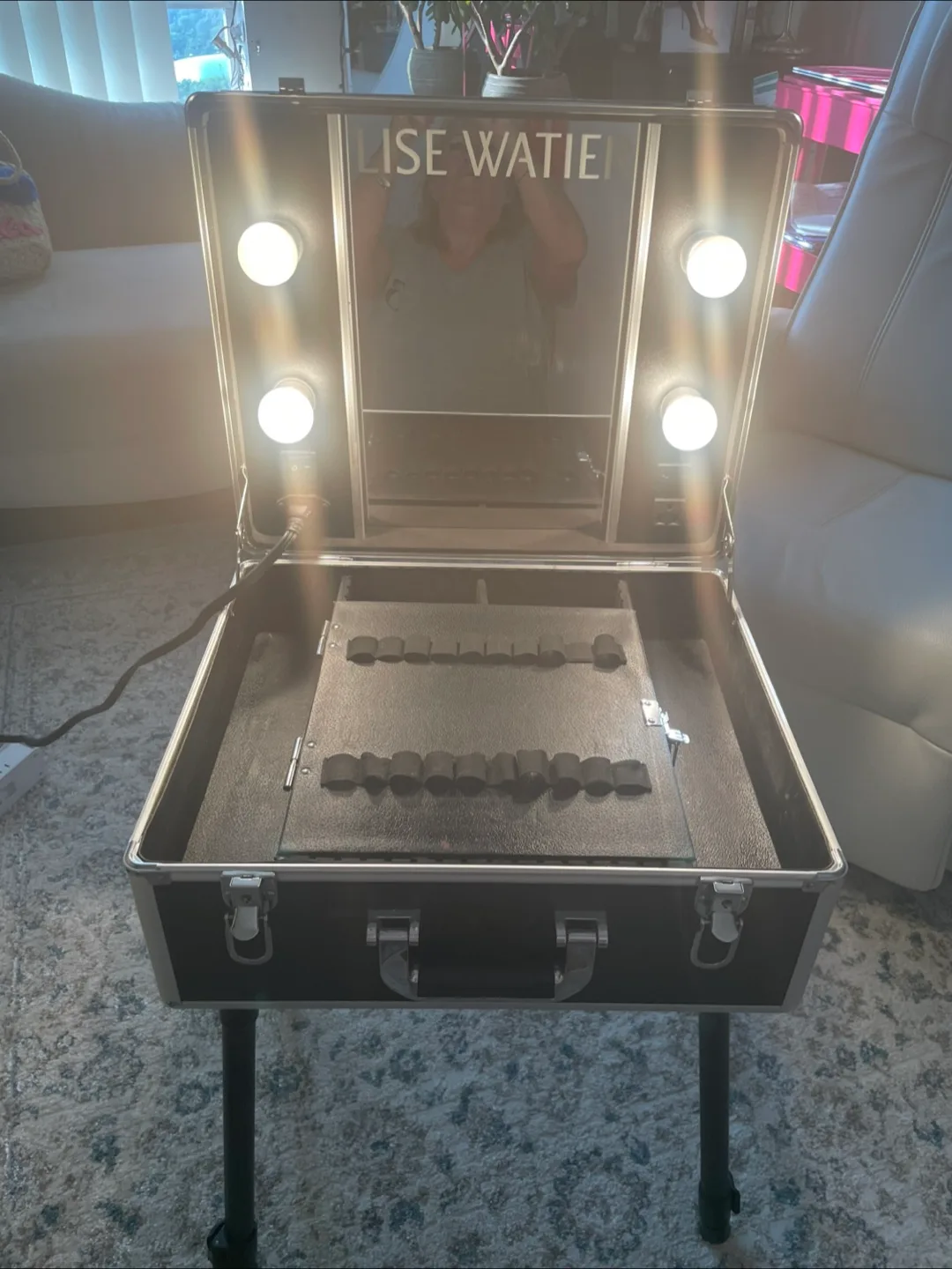 Lise Watier Makeup Case image indicator(4)
