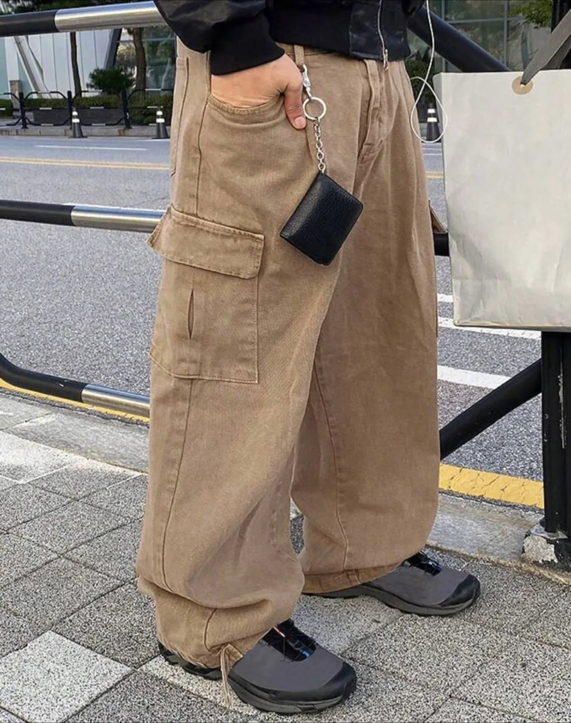 Loose Fit Cargo Pants thumbnail