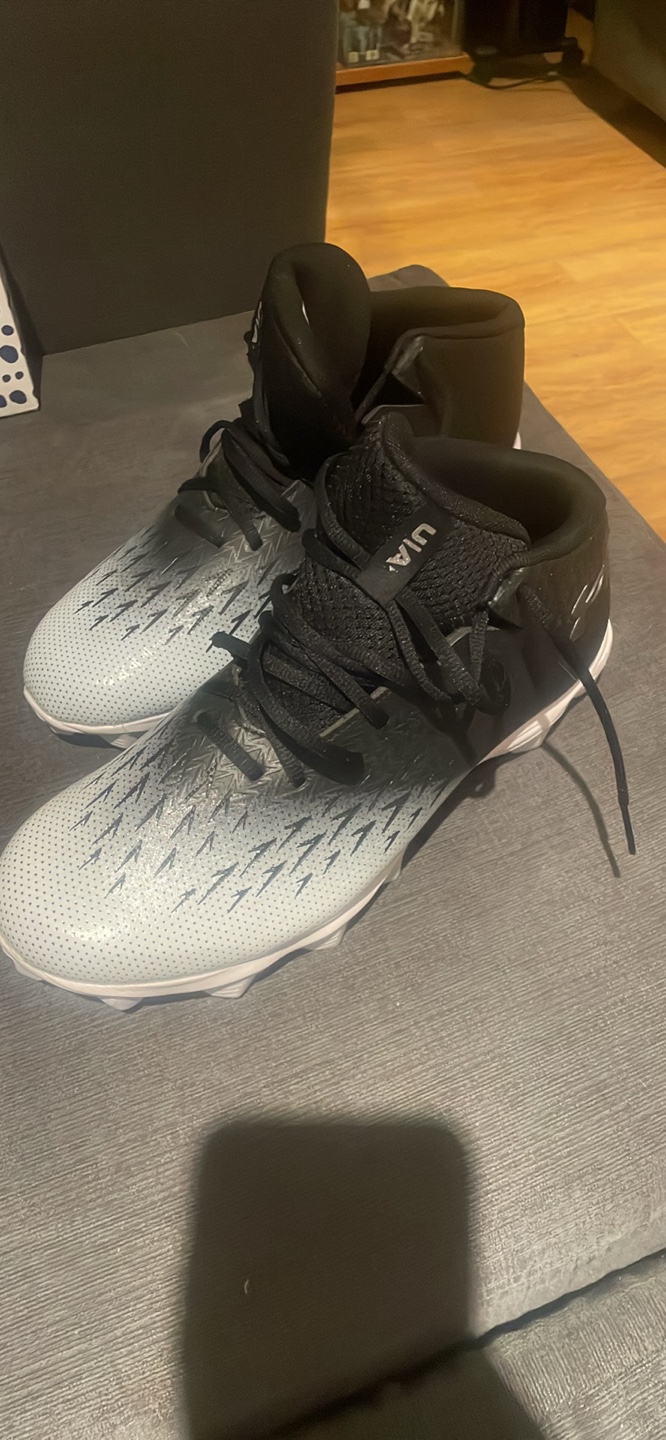 Under Armour Spotlight football Cleats WIDE FIT