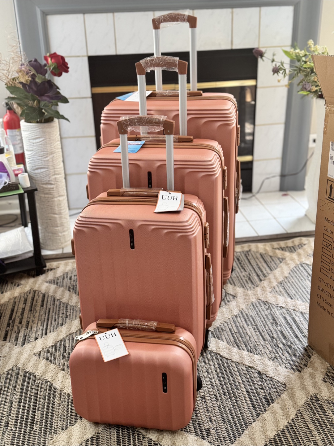 4-Piece Luggage Set TSA Locks Spinner Wheels - photo 2
