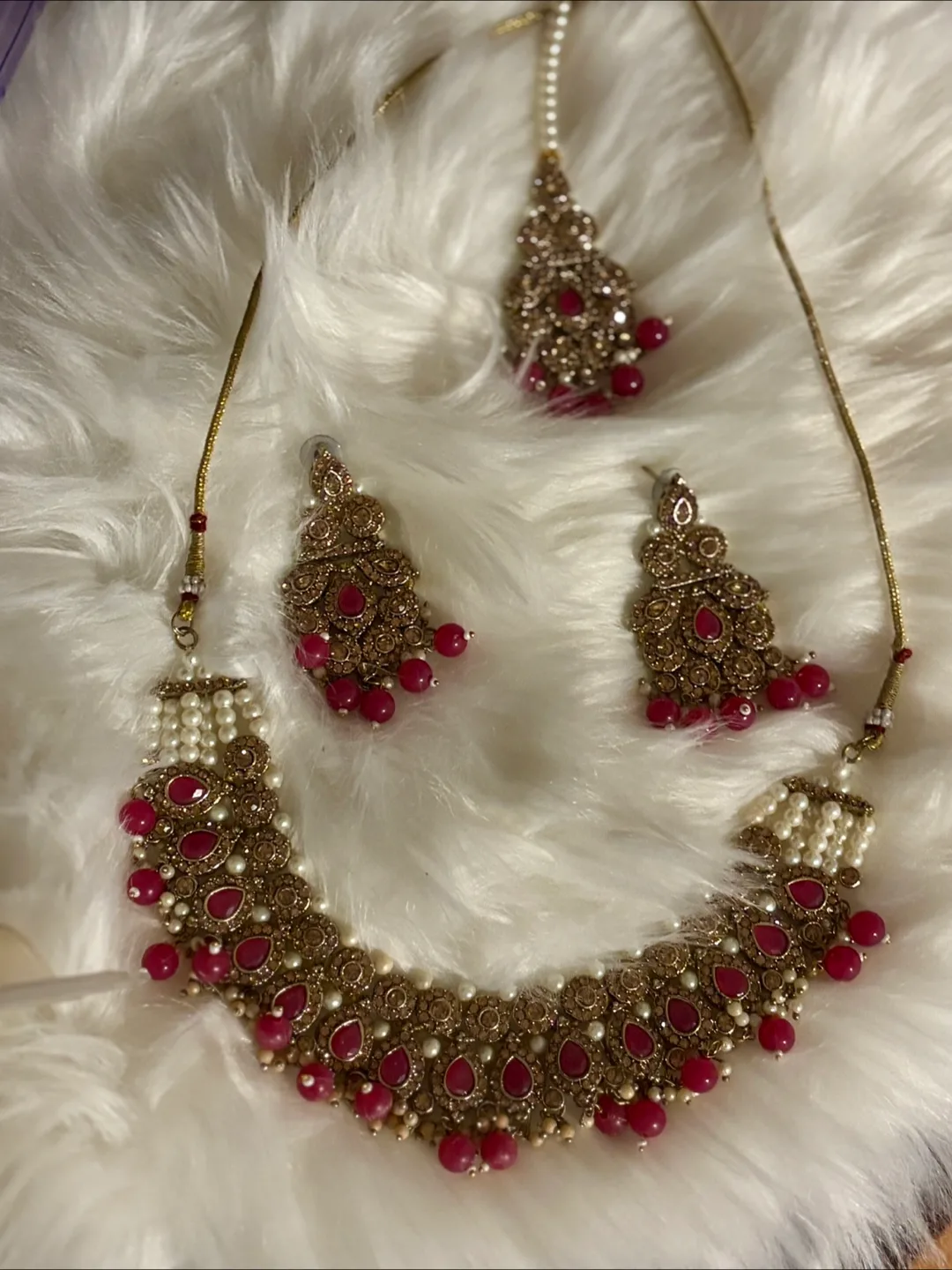 Stunning Indian Jewelry Set thumbnail