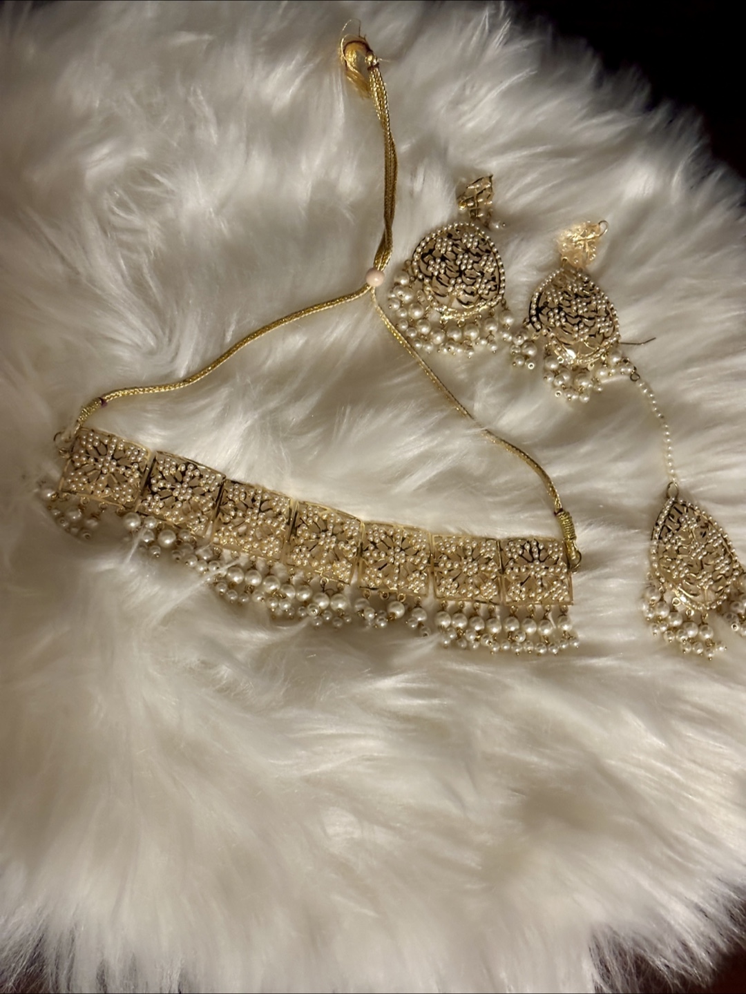 Gold necklace and earring set