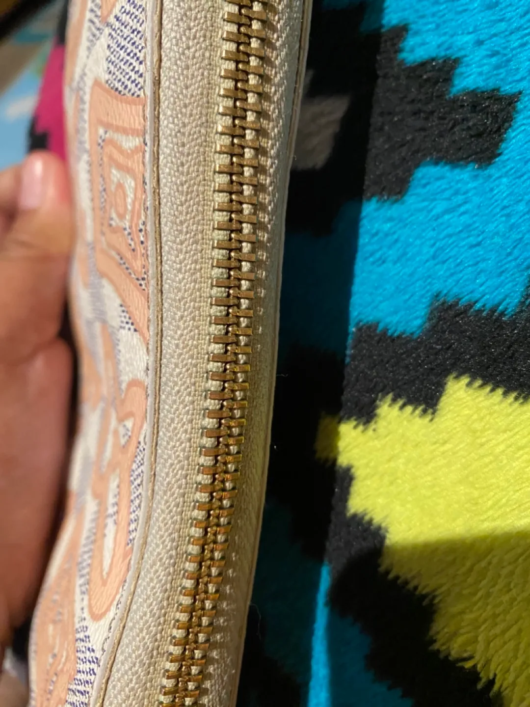 Louis Vuitton White and Pink Wallet image indicator(6)