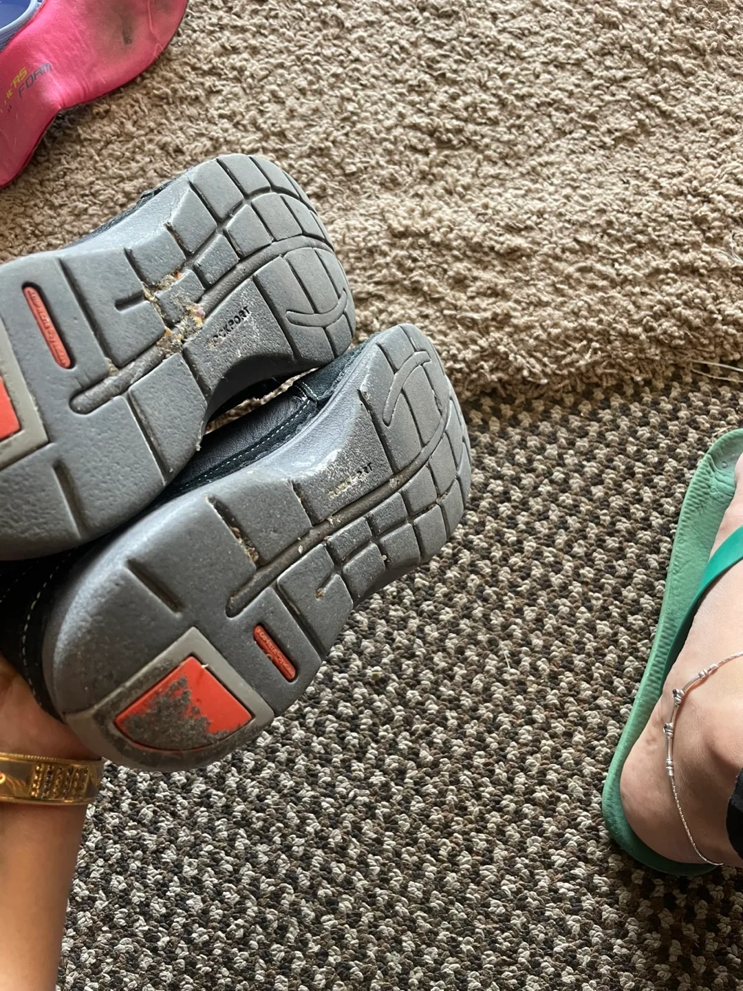 Black shoes image indicator(2)