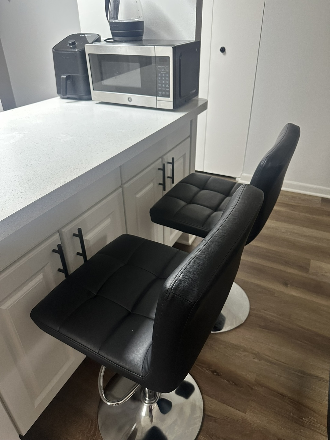 Adjustable Swivel Bar Stools x2 - photo 2