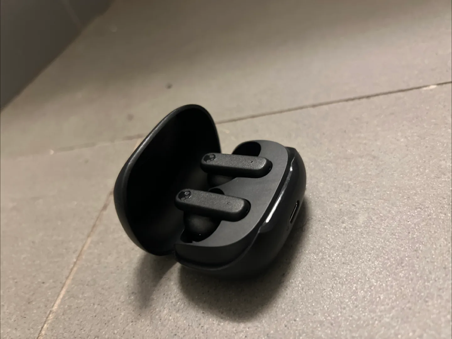 Skull candy earbuds (READ DESC) thumbnail
