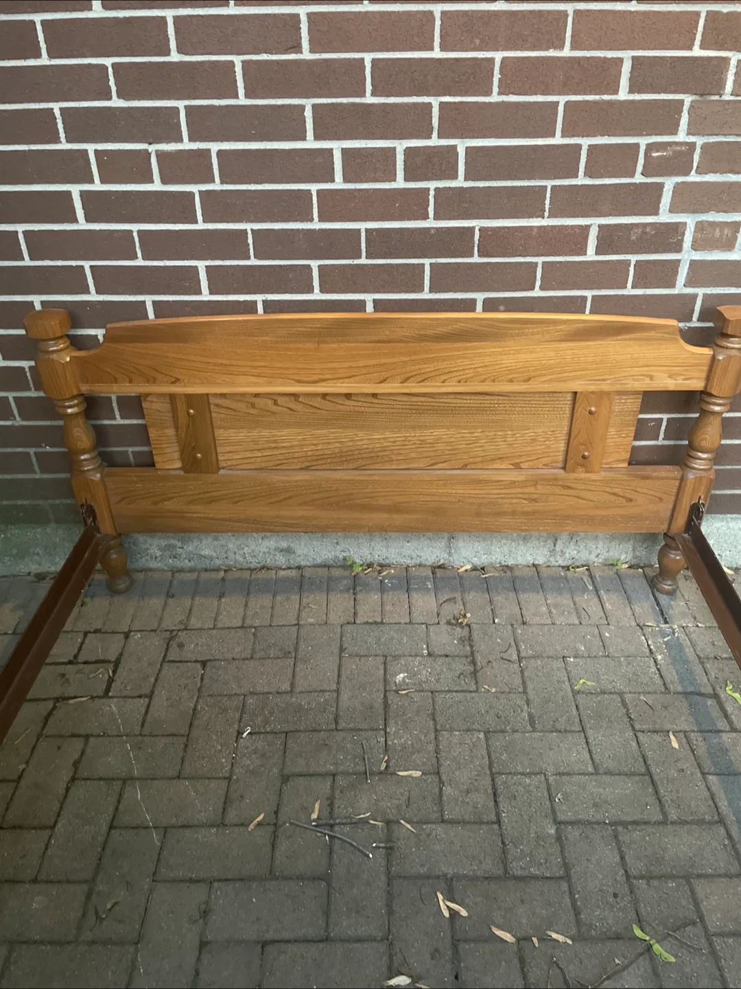 Solid Oak  Krug Bed Frame with Headboard image indicator(2)