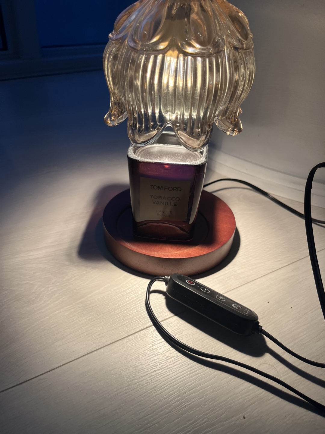 Candle Lamp Warmer with Tom Ford Tobacco Vanille - photo 3