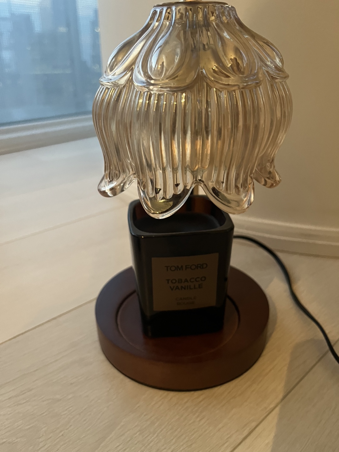 Candle Lamp Warmer with Tom Ford Tobacco Vanille