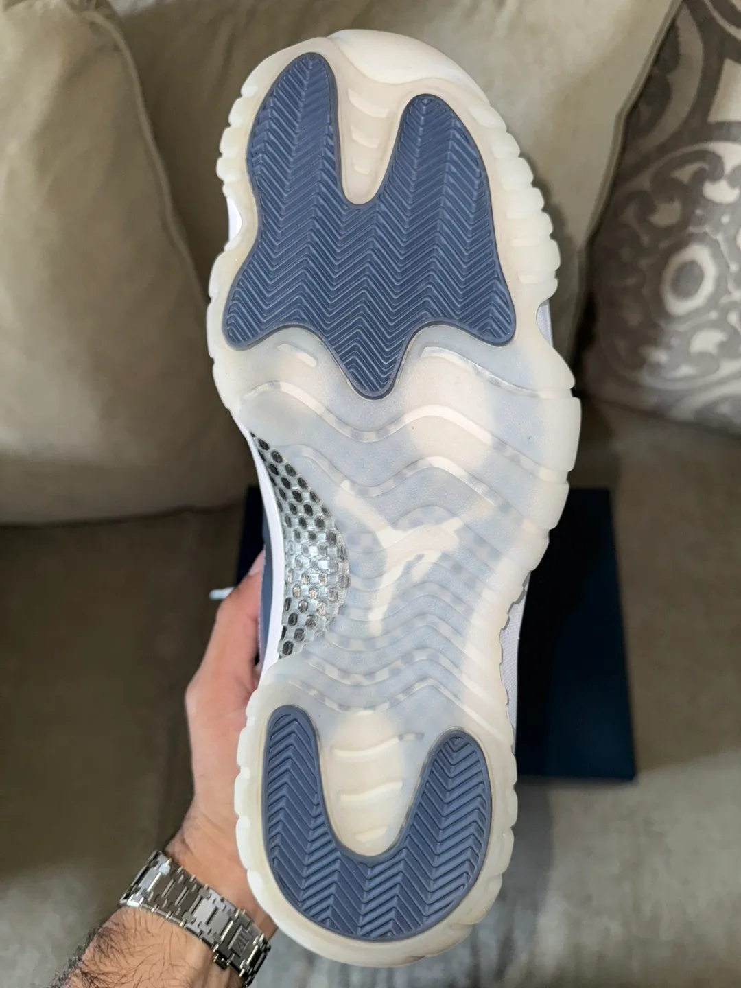 Jordan 11 Low Diffused Blue size 13 image indicator(2)