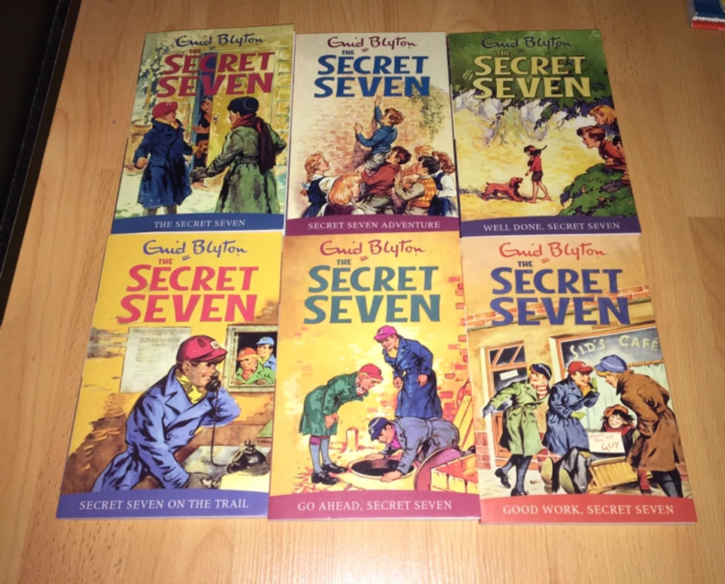 16 Enid Blyton The Secret Seven paperback chapter books image indicator(2)