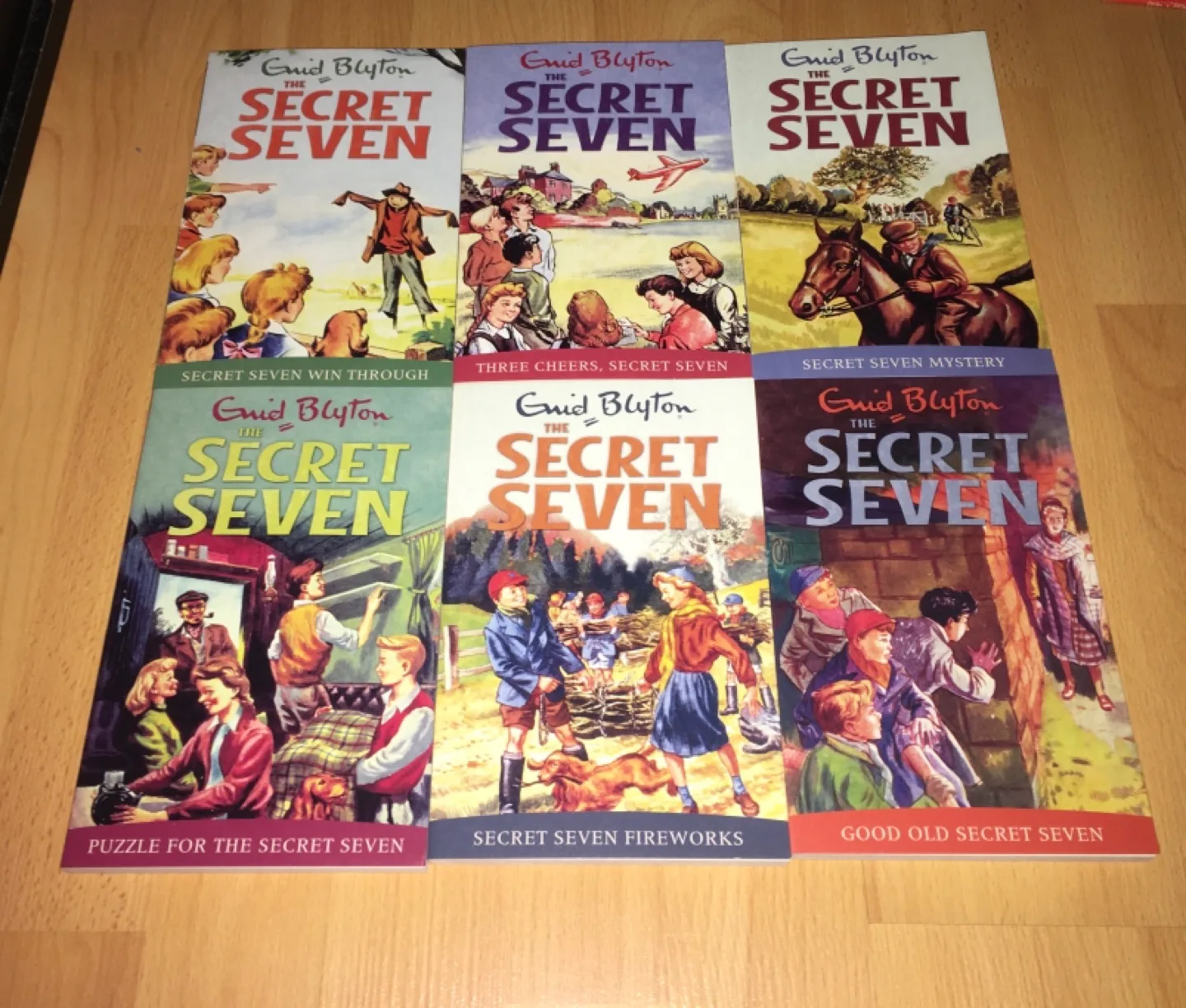 16 Enid Blyton The Secret Seven paperback chapter books image indicator(3)