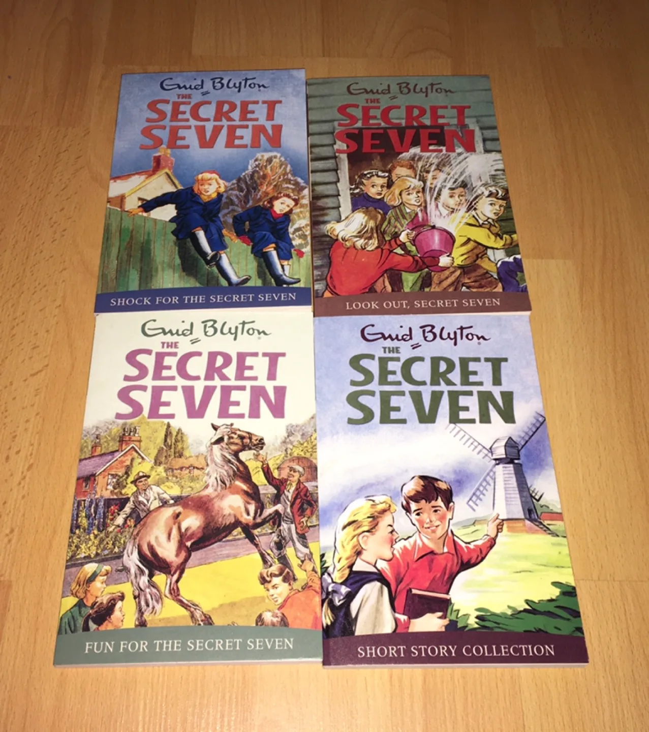 16 Enid Blyton The Secret Seven paperback chapter books image indicator(4)