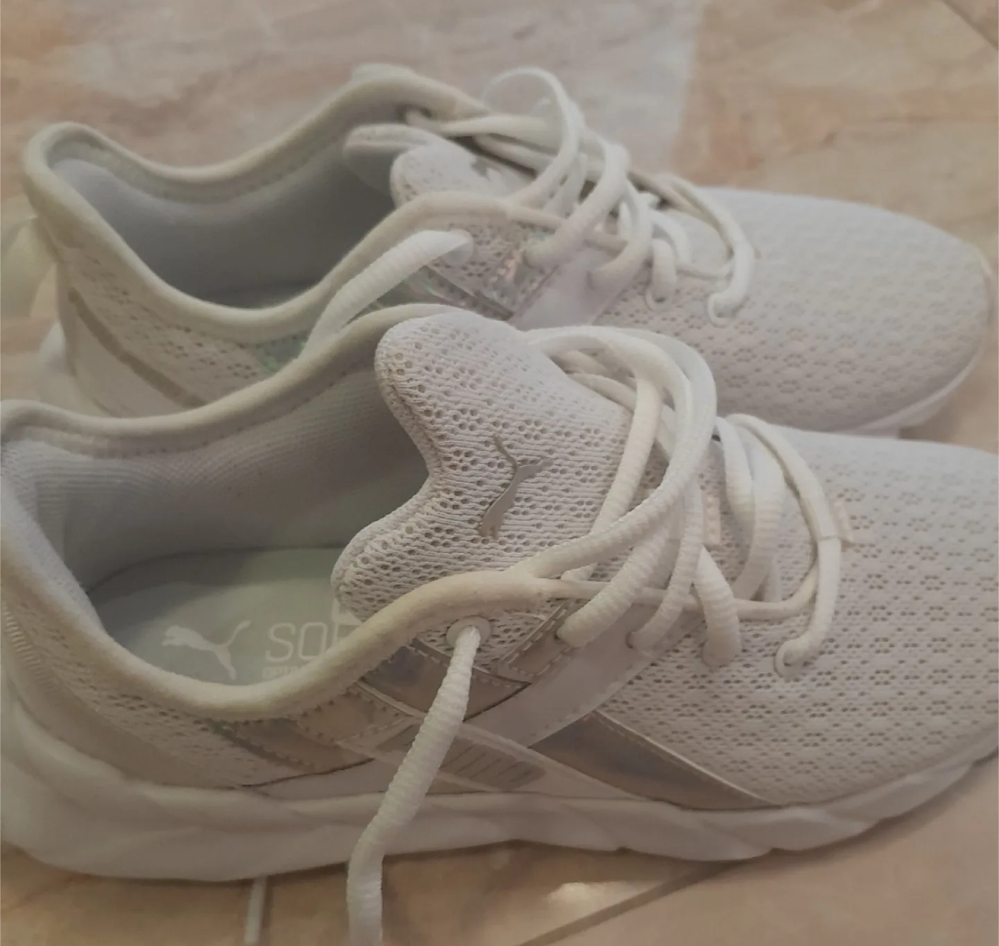 Women’s Puma Sneakers 6.5 image indicator(2)