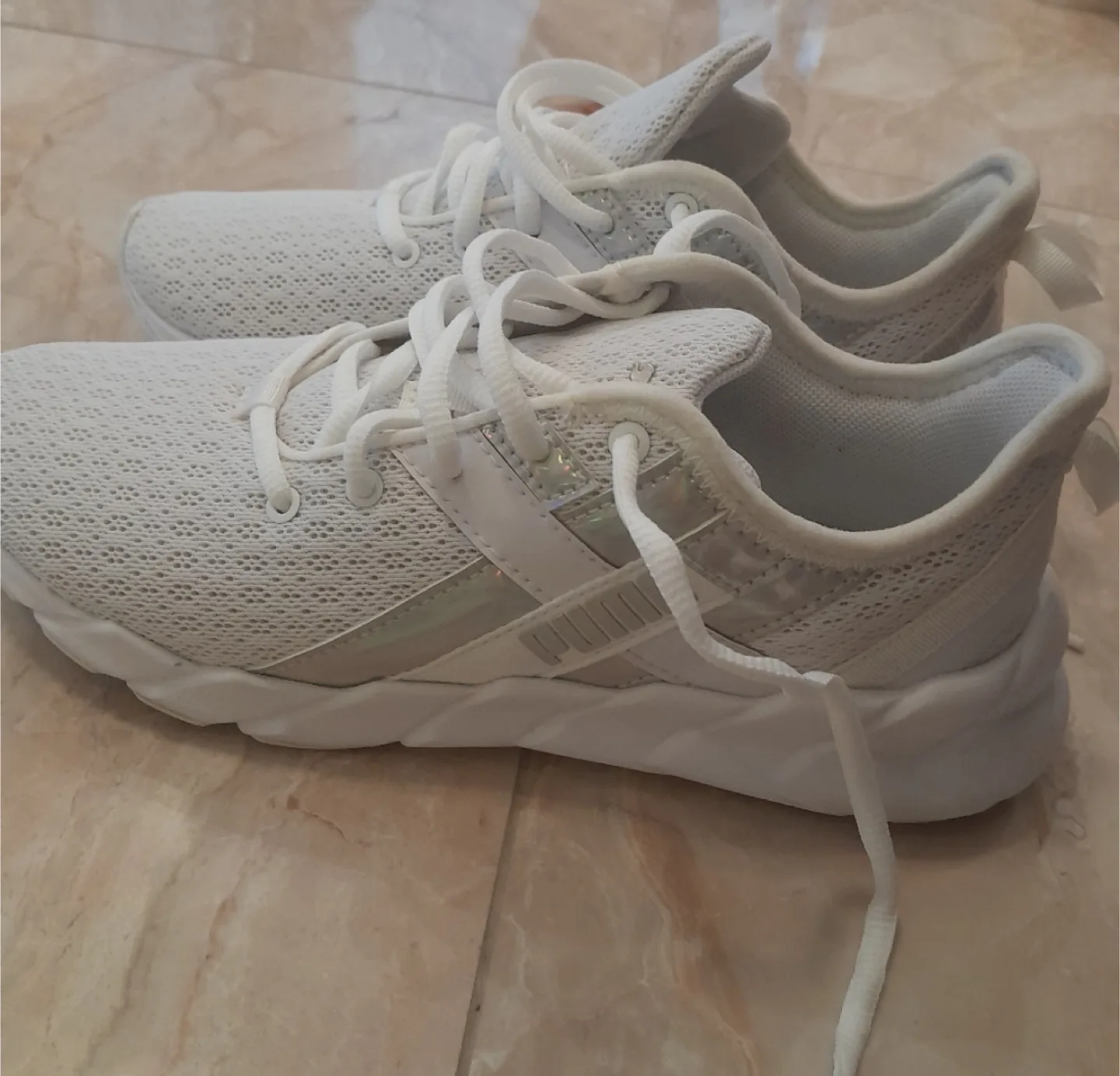 Women’s Puma Sneakers 6.5 thumbnail