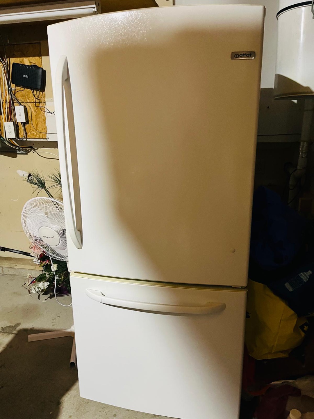 White Fridge with Bottom Freezer - photo 2