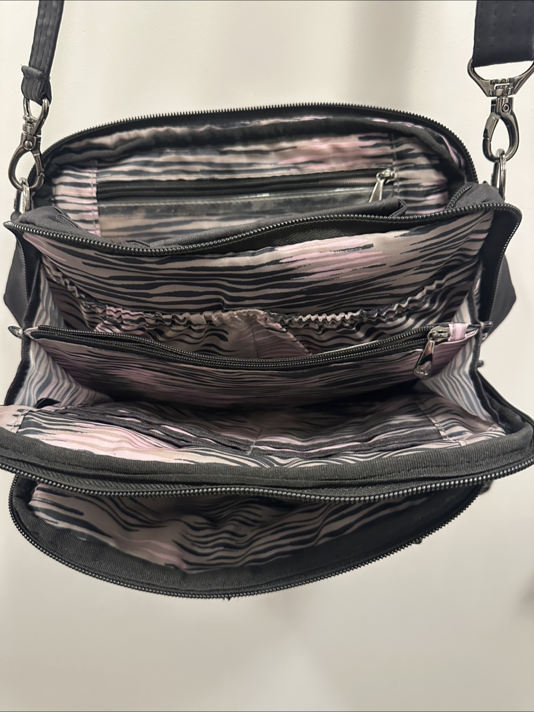 *EUC* Lug Scoop Crossbody Bag - photo 2