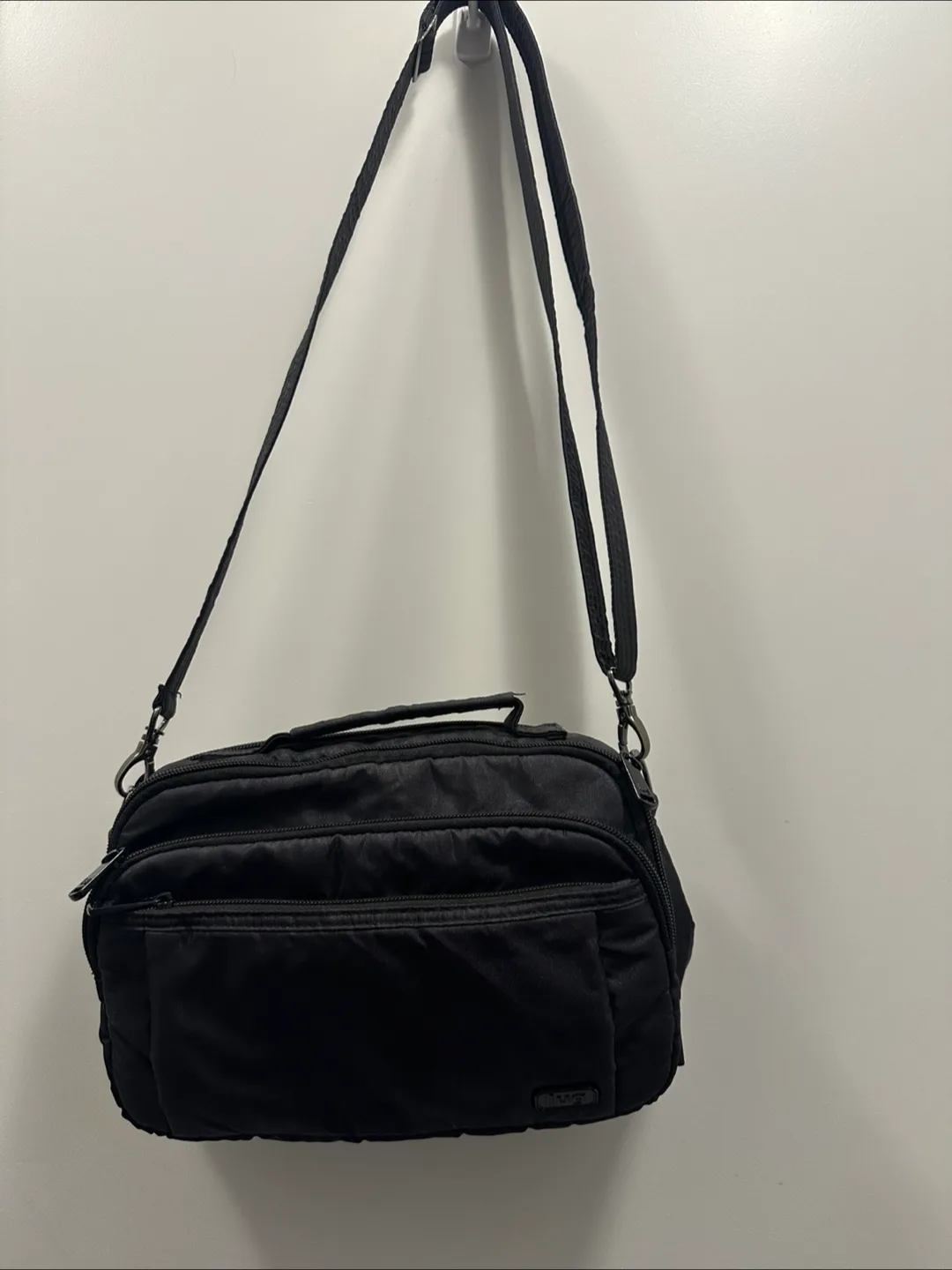 *EUC* Lug Scoop Crossbody Bag thumbnail