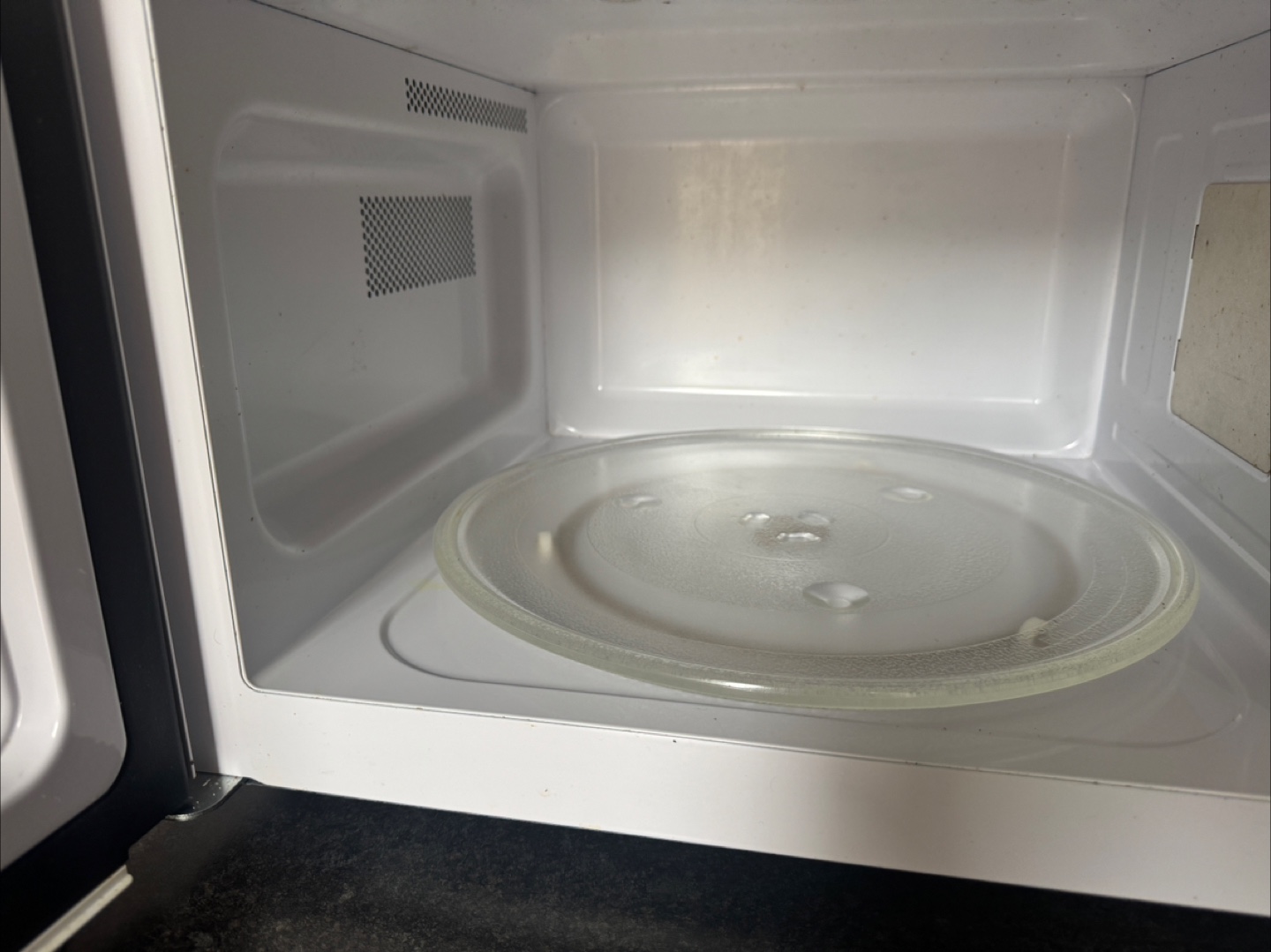 Magic Chef Microwave - photo 3