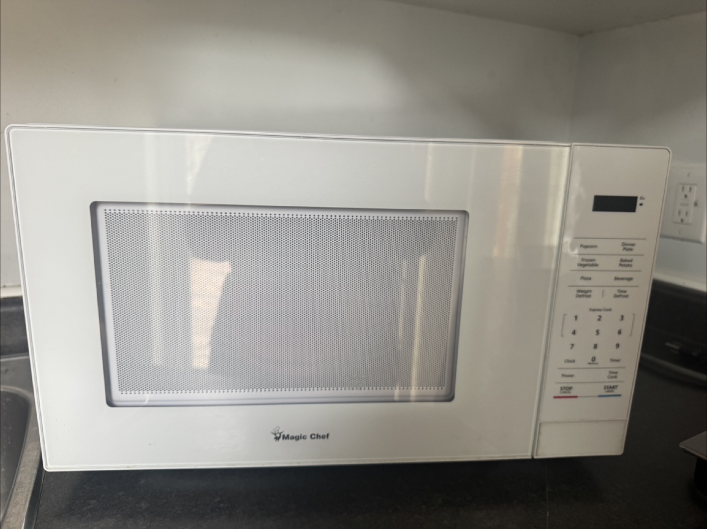 Magic Chef Microwave - photo 2