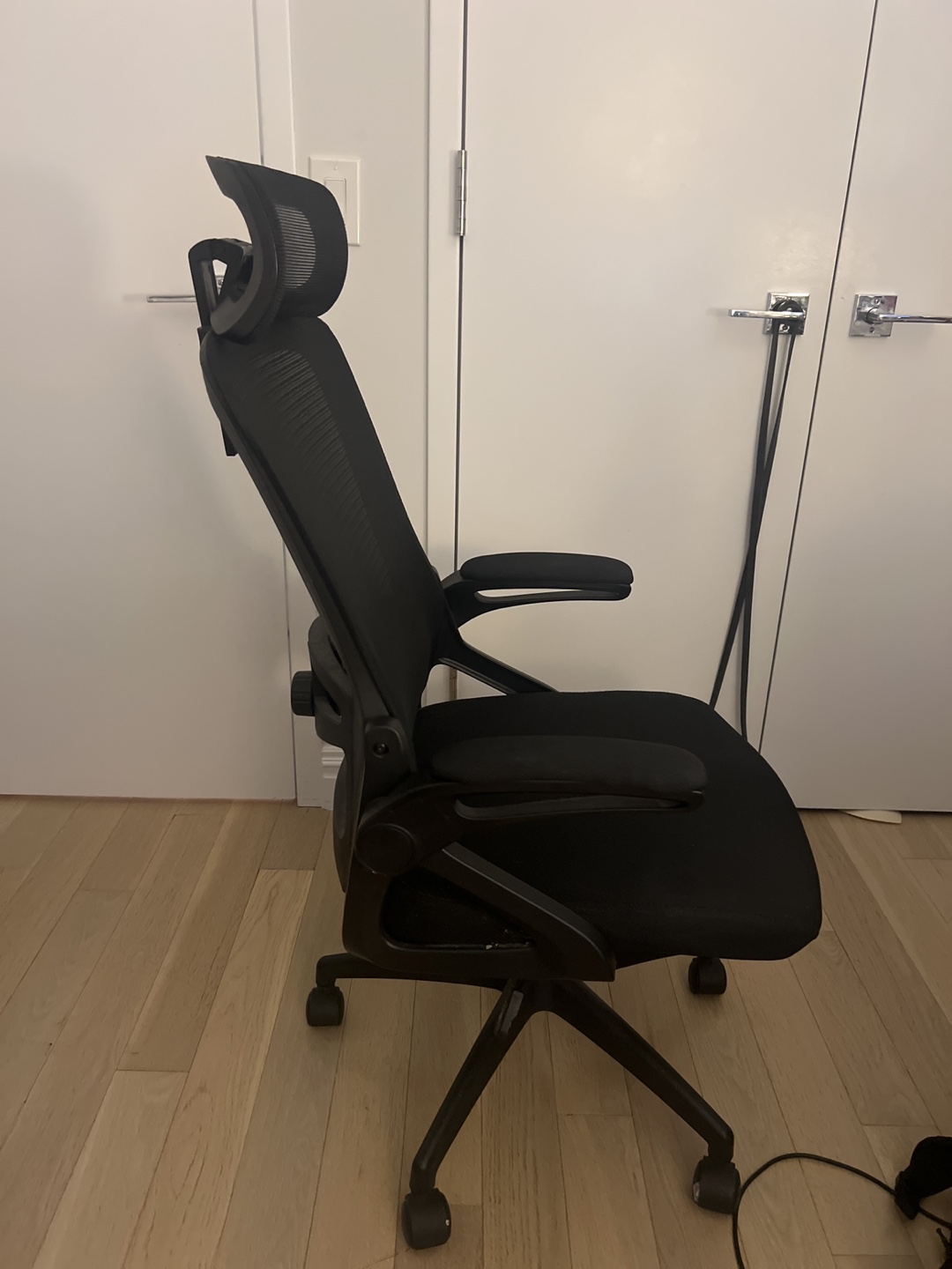Black Ergonomic Office Chair - photo 2