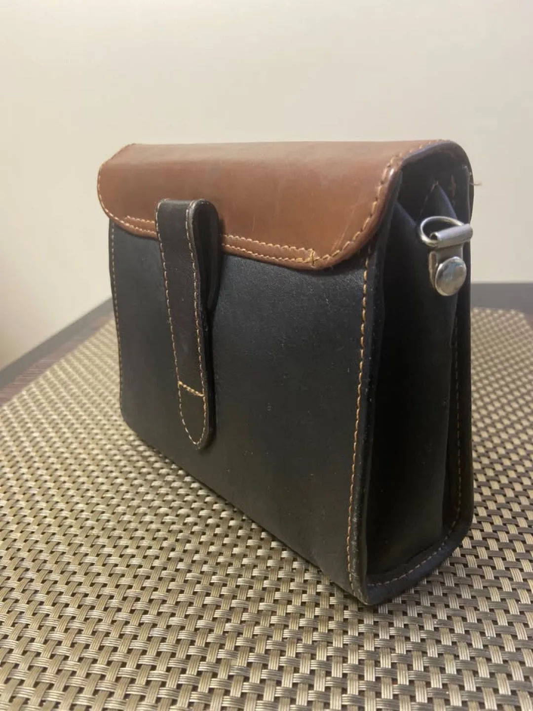 Leather Crossbody Bag image indicator(2)